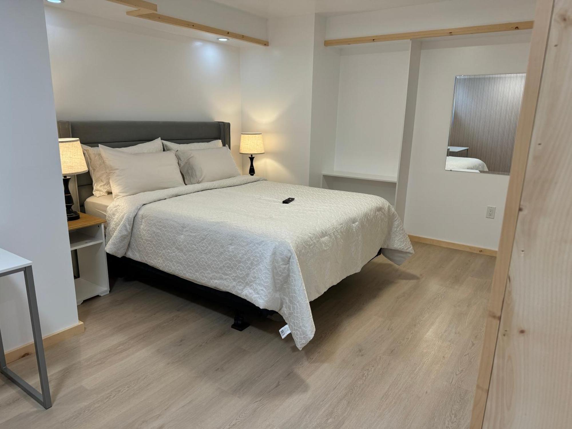 Private Entrance, Private Bathroom, Bedroom And Workspace Ottawa Zewnętrze zdjęcie