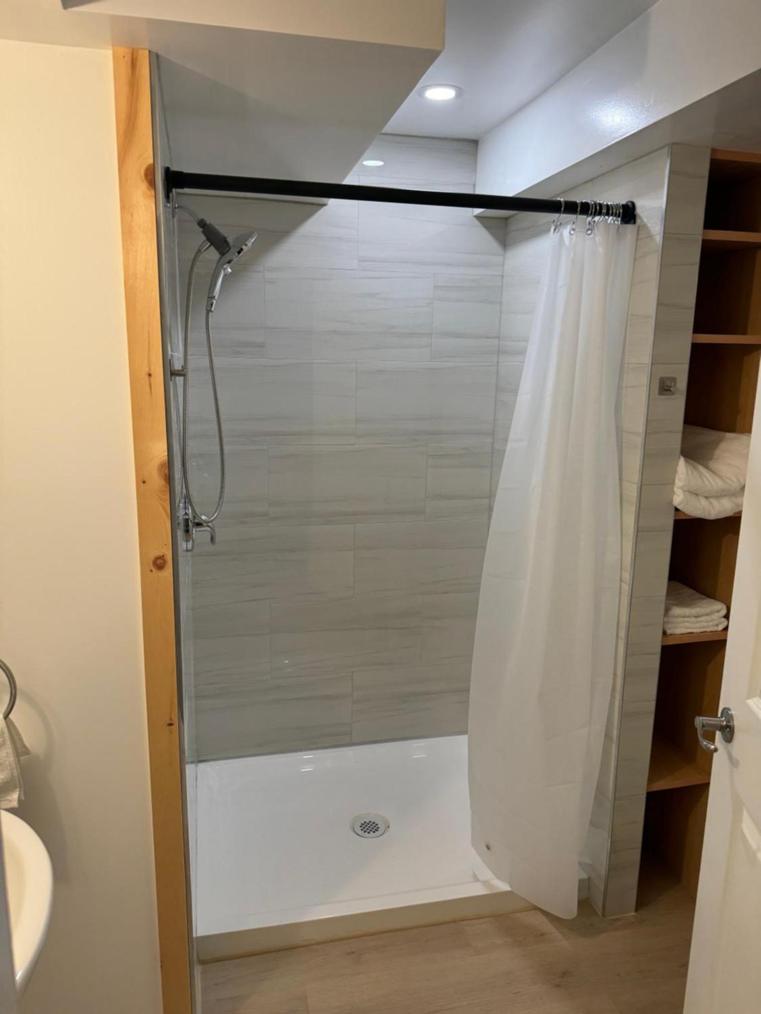 Private Entrance, Private Bathroom, Bedroom And Workspace Ottawa Zewnętrze zdjęcie