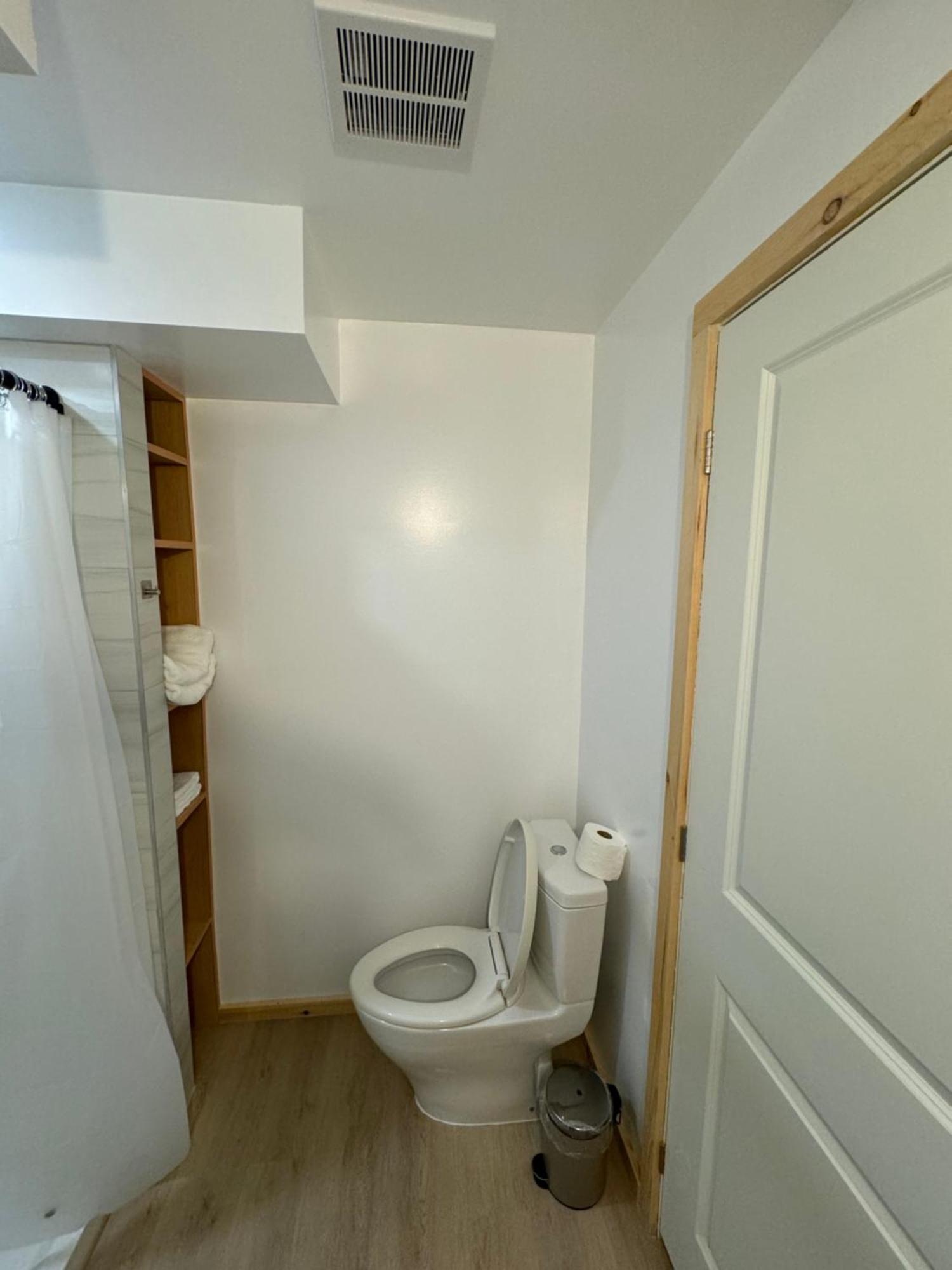 Private Entrance, Private Bathroom, Bedroom And Workspace Ottawa Zewnętrze zdjęcie
