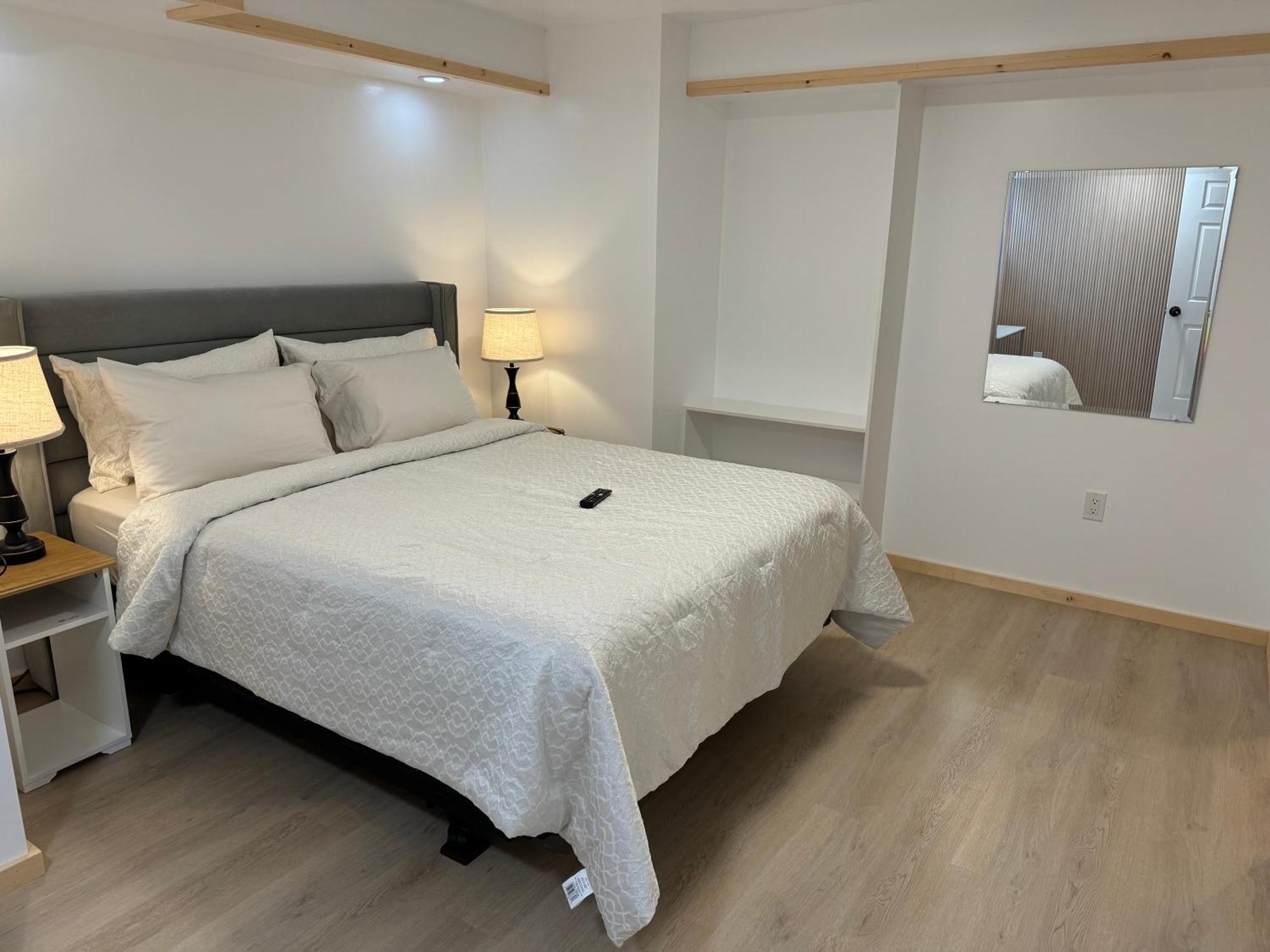 Private Entrance, Private Bathroom, Bedroom And Workspace Ottawa Zewnętrze zdjęcie