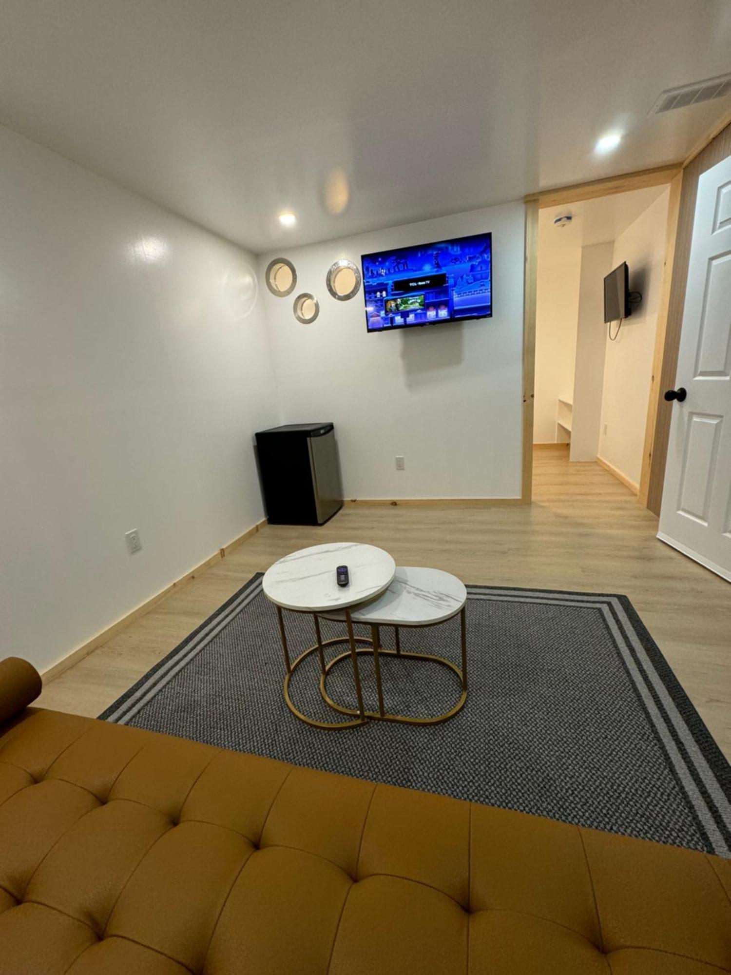 Private Entrance, Private Bathroom, Bedroom And Workspace Ottawa Zewnętrze zdjęcie